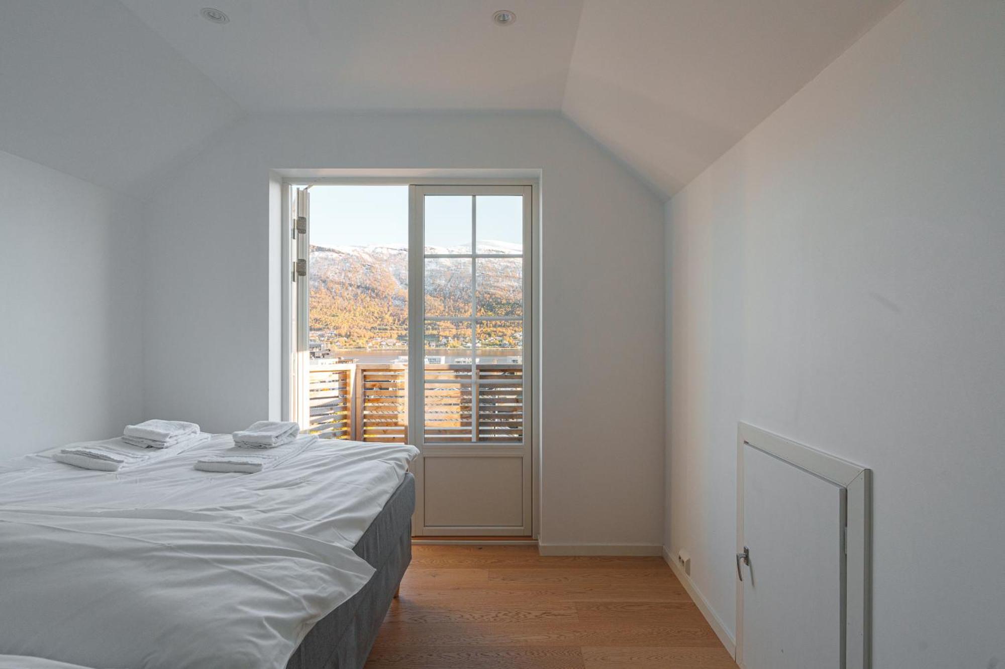 Modern House With Great View! Apartment Тромсьо Екстериор снимка