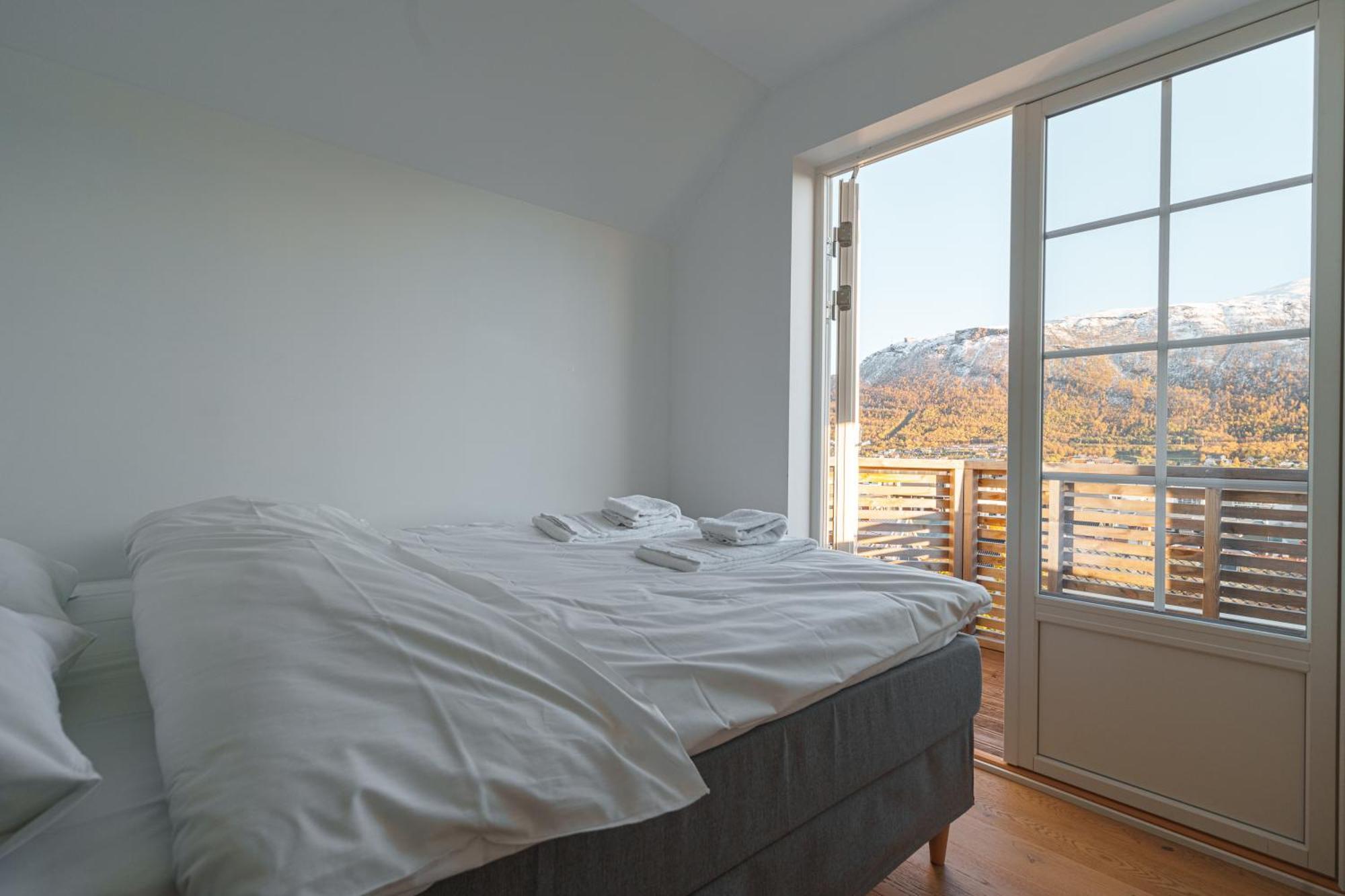 Modern House With Great View! Apartment Тромсьо Екстериор снимка